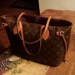 PRICE DROP* Genuine Louis Vuitton neverfull PM
